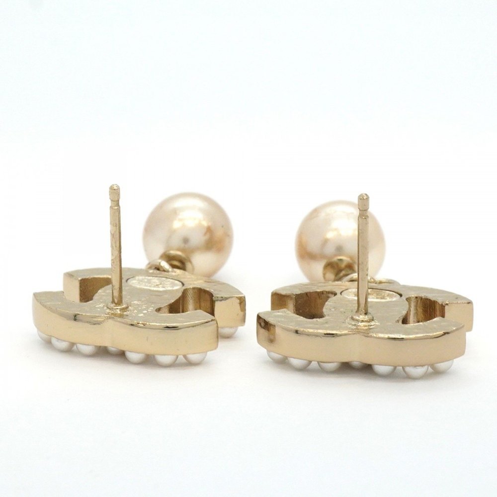 CHANEL Gold Pearl Logo Earrings - Picture 4 of 8